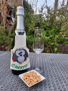 ITH - Stickdatei Flaschenschürze Eule mit Weinflasche